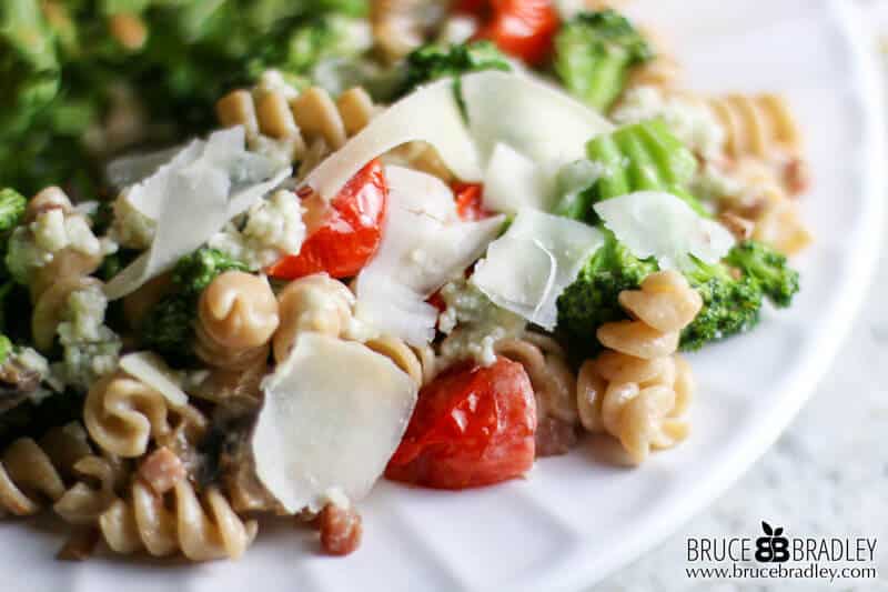 This Gorgonzola Pasta Recipe Is So Delicious And Easy Plus It'S Made With Lots Of Healthy Ingredients Like Whole Wheat Pasta, Vegetables, And Mushrooms!